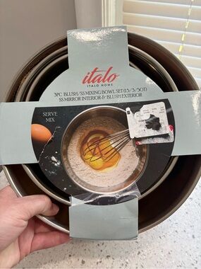 Italo Home 3-Piece Stainless Steel Mixing Bowl Set - blush exterior- NEW